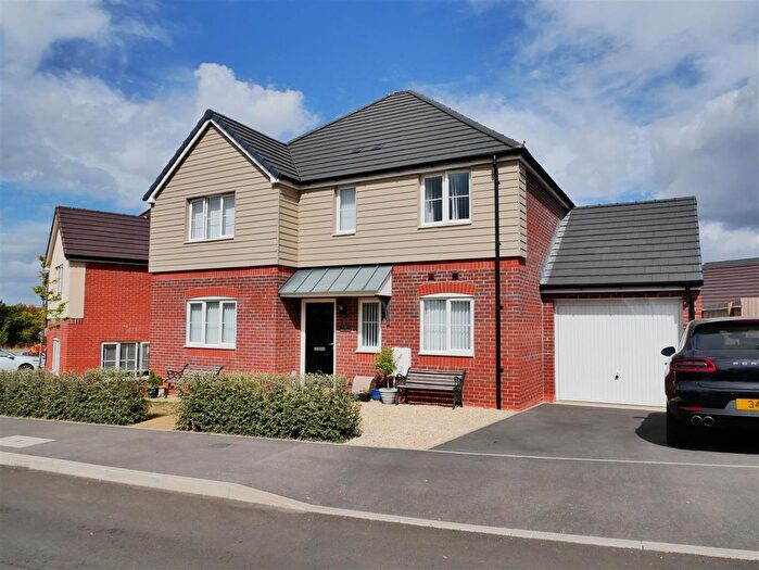 4 Bedroom Detached House For Sale In Sparrows Crescent, Calne, SN11