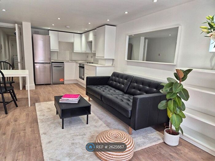 2 Bedroom Flat To Rent In Albany Road, Manchester, M21