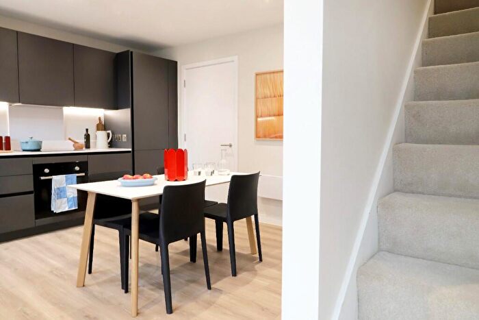 2 Bedroom Town House To Rent In King Street, Bolton, Greater Manchester, BL4