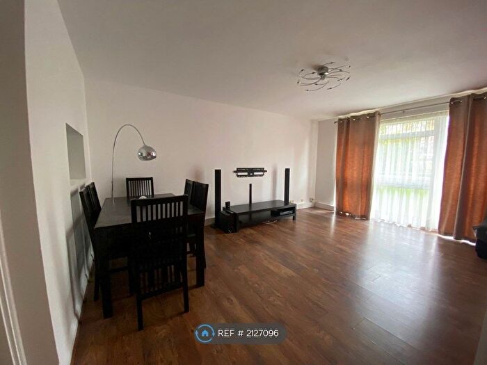 2 Bedroom Flat To Rent In Somerset Road, New Barnet, Barnet, EN5
