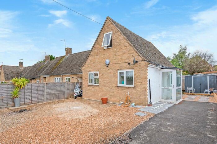 2 Bedroom Bungalow To Rent In Middle Barton, Chipping Norton, OX7