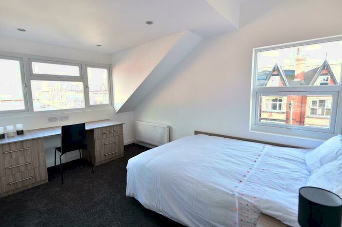 5 Bedroom Terraced House To Rent In Hessle Terrace, Hyde Park, Leeds, LS6