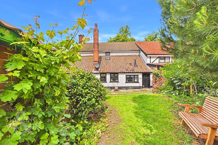 3 Bedroom Semi-Detached House For Sale In The Street, Dickleburgh, Diss, IP21