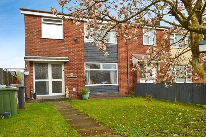3 Bedroom Semi Detached House For Sale In Medway Road, Hollinwood, Oldham, OL8