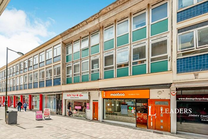 2 Bedroom Flat To Rent In The Pavement, Crawley, RH10