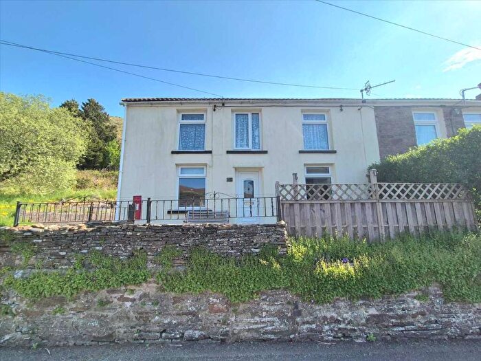 3 Bedroom End Of Terrace House For Sale In High Street, Porth, CF39