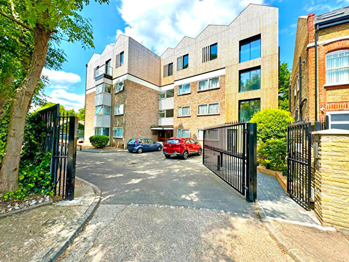 3 Bedroom Apartment For Sale In Greenway Court, Ilford, Essex, IG1