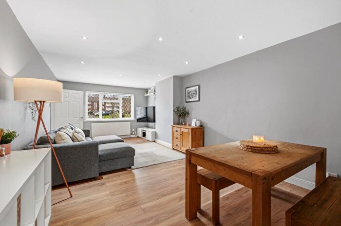 3 Bedroom Terraced House For Sale In Carlton Road, Walton-on-Thames, KT12