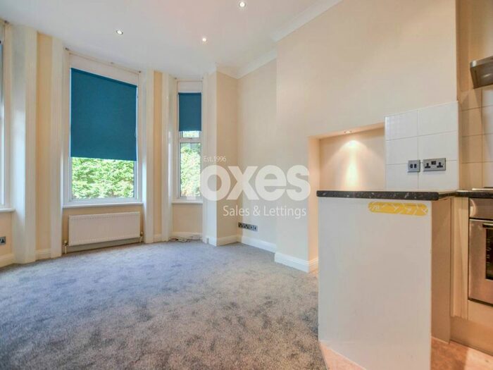 Studio To Rent In Wootton Gardens, Bournemouth, BH1