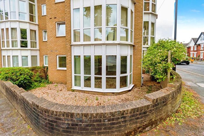 2 Bedroom Apartment For Sale In Winchester Road, Southampton, SO16