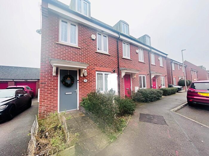 3 Bedroom Terraced House To Rent In Cheviot Gardens, Oakridge Park, MK14