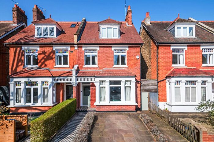 4 Bedroom Semi Detached House For Sale In Grove Park, Camberwell, SE5