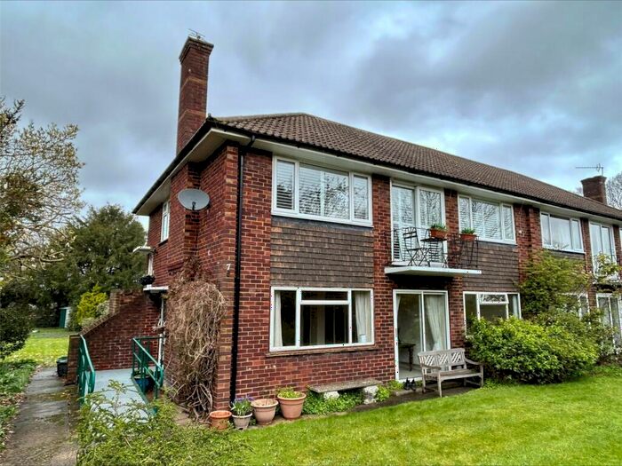 2 Bedroom Maisonette To Rent In Trinity Close, Bromley, BR2