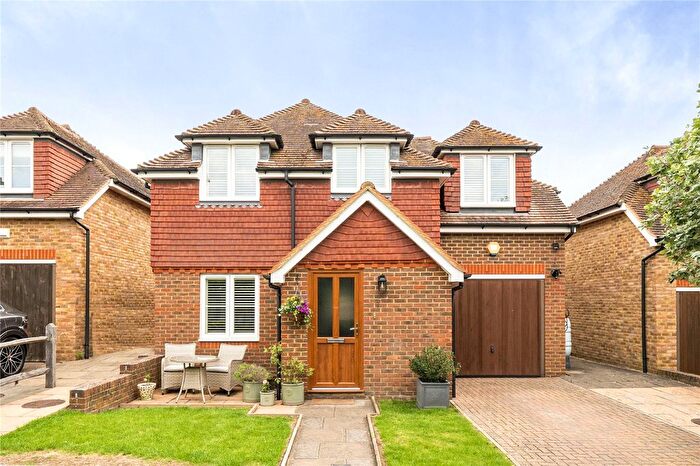 4 Bedroom Detached House For Sale In Queenhythe Crescent, Guildford, GU4