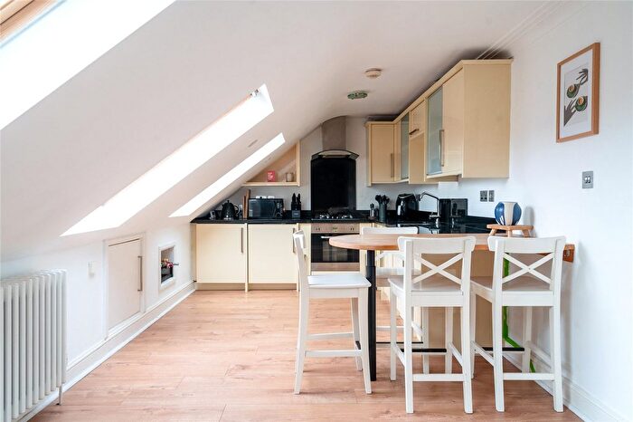 1 Bedroom Flat To Rent In Wavertree Road, London, SW2