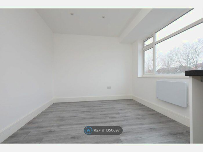 Studio To Rent In Petts Hill, Northolt, UB5