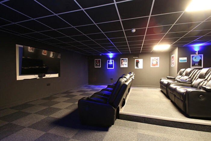 3 Bedroom Apartment To Rent In Self Contained Apartment - Broadgate House, NG9