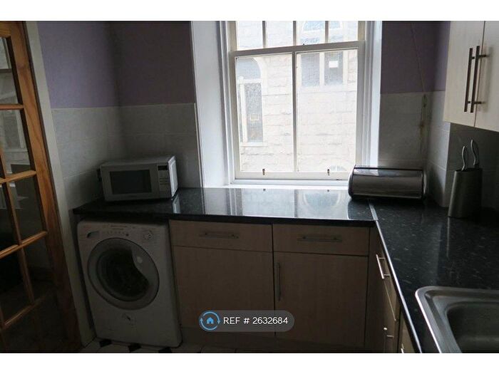 2 Bedroom Flat To Rent In Bon Accord Terrace, Aberdeen, AB11