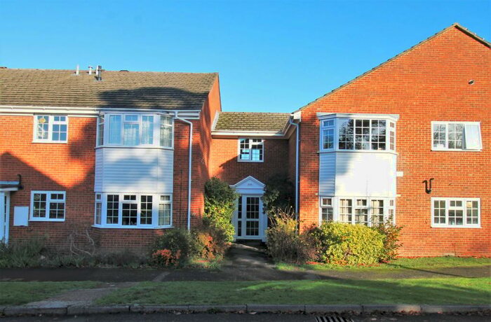 2 Bedroom Flat To Rent In Bearwood Gardens, Fleet, GU51