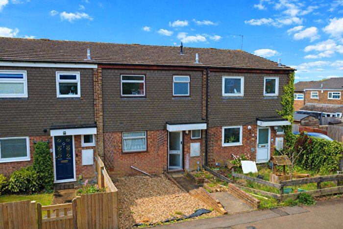 3 Bedroom Terraced House For Sale In Leven Way, Grovehill, Hemel Hempstead, HP2