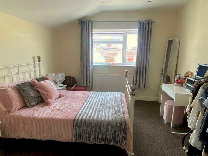 2 Bedroom End Of Terrace House For Sale In Dryden Street, Swindon, SN1