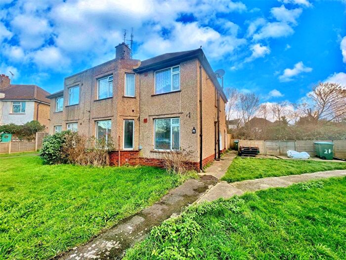 2 Bedroom Flat For Sale In Highfield Gardens, Bognor Regis, West Sussex, PO22