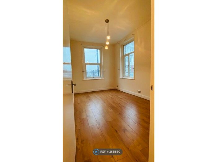 2 Bedroom End Of Terrace House To Rent In Green Lanes, London, N4