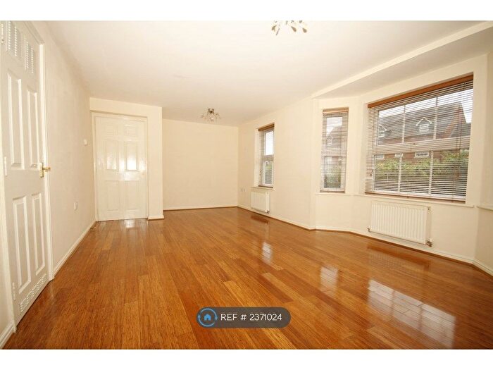 2 Bedroom Flat To Rent In Archer Court, Sittingbourne, ME10