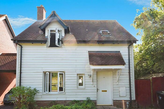 2 Bedroom Link Detached House For Sale In Oxleys Close, Clavering, Saffron Walden, CB11