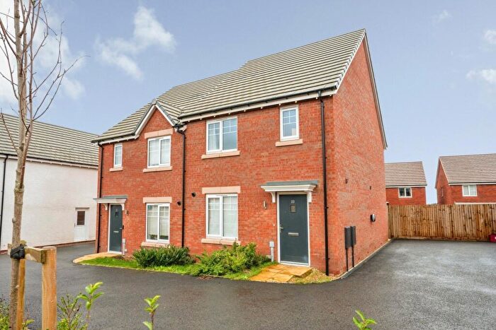 3 Bedroom Semi Detached House For Sale In Brooklime Road, Warwick, Warwickshire, CV34