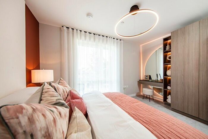 1 Bedroom Apartment For Sale In Pier Way, Woolwich, SE28