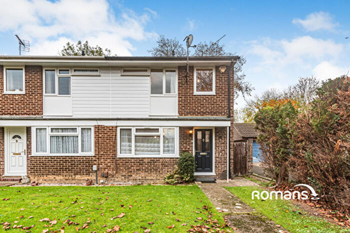 3 Bedroom Semi Detached House To Rent In Narromine Drive, Calcot, Reading, RG31