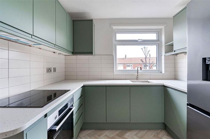 2 Bedroom Flat To Rent In Gore Road, London, E9