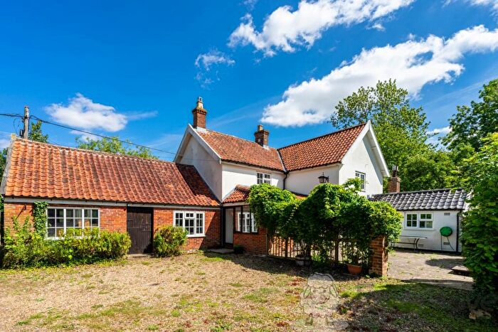 4 Bedroom Character Property For Sale In Bunwell Street, Bunwell, Norwich, Norfolk, NR16