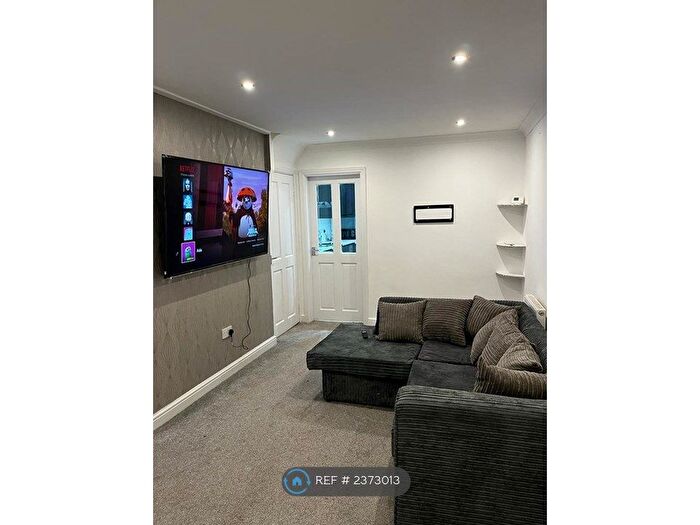 3 Bedroom Semi-Detached House To Rent In Beech Grove, Crewe, CW1