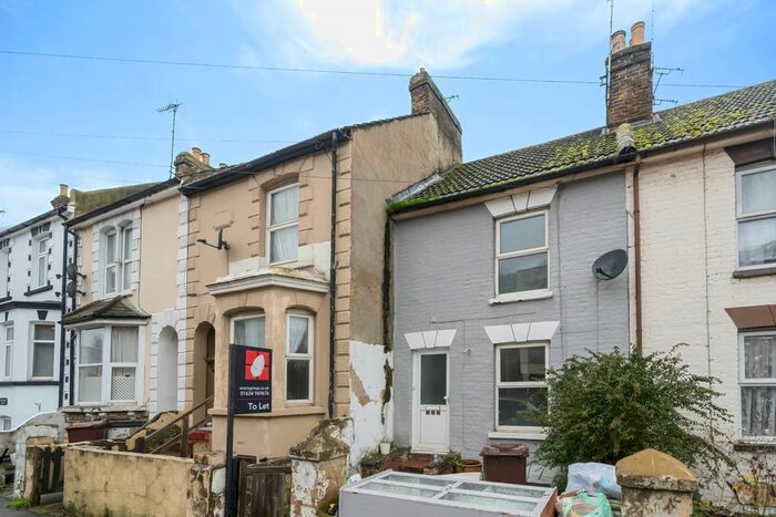 4 Bedroom Terraced House To Rent In Richmond Road, Gillingham, ME7