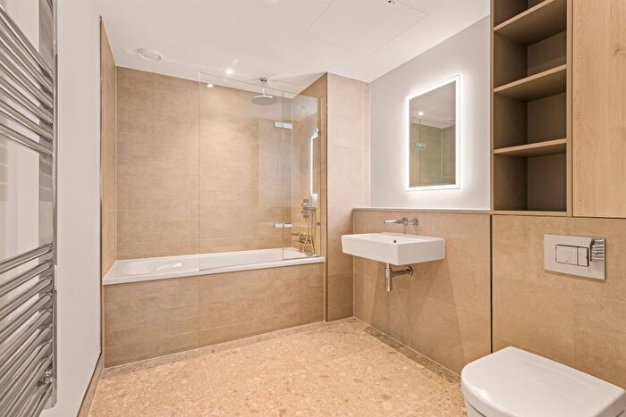1 Bedroom Flat To Rent In Nine Elms Lane, London, SW11