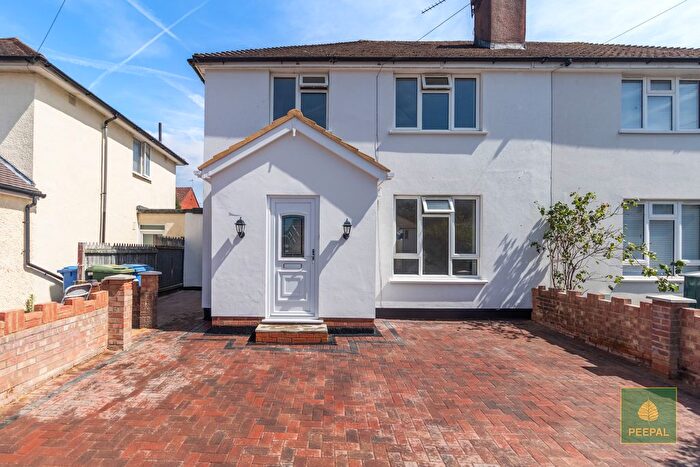 3 Bedroom Semi-Detached House To Rent In Longfield Close, Farnborough, GU14