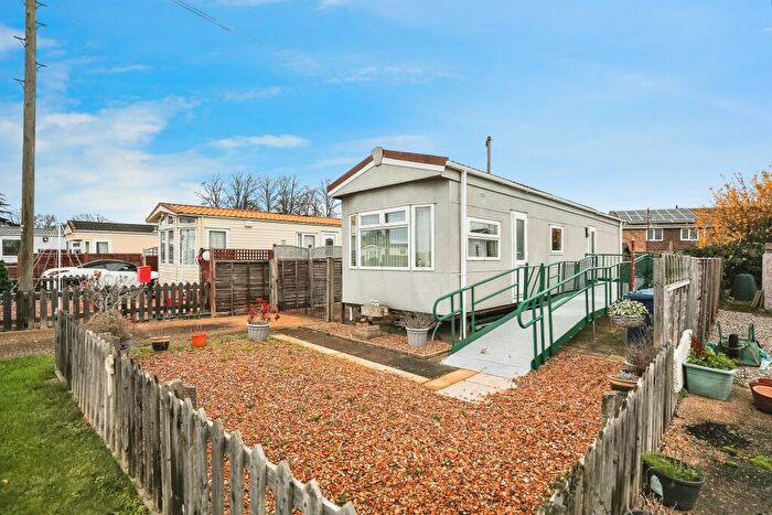 2 Bedroom Park Home For Sale In St. Neots Mobile Home Park, Eynesbury, St. Neots, PE19