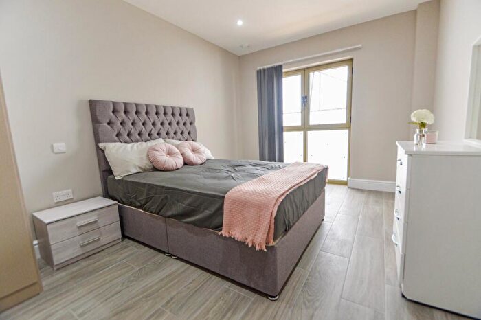 2 Bedroom Apartment To Rent In Station Road, Langley, Slough, Berkshire, SL3