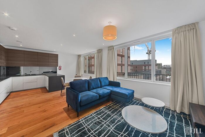 3 Bedroom Flat To Rent In Carpet Street, London, E15