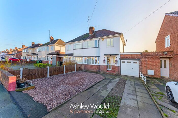 3 Bedroom Semi-Detached House For Sale In Bourne Avenue, Halesowen, B62