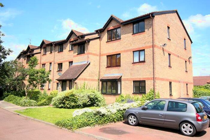1 Bedroom Flat To Rent In Isabella Close, Southgate, N14