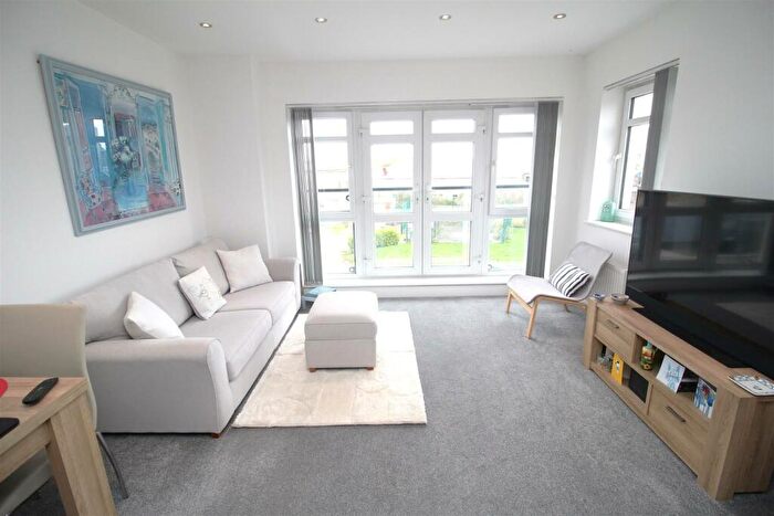 2 Bedroom Apartment For Sale In Stabler Way, Poole, BH15