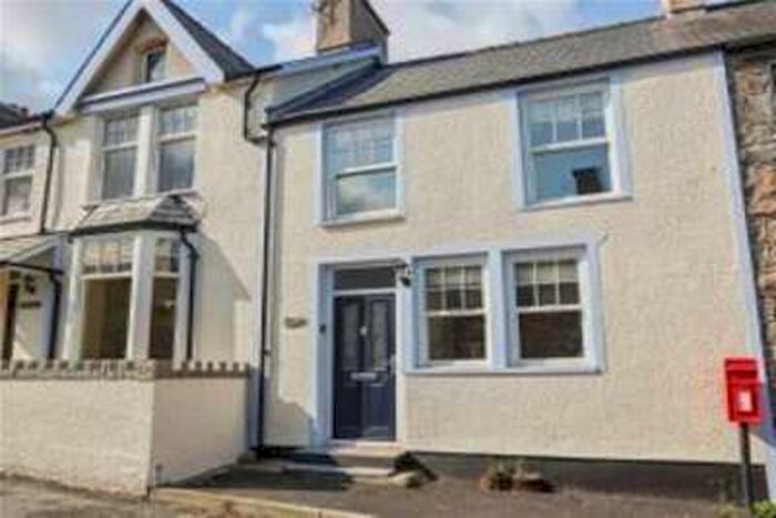 3 Bedroom House To Rent In Eifl Road, Trefor, LL54