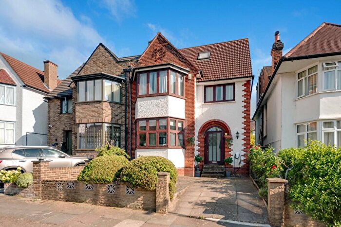 5 Bedroom Semi-Detached House For Sale In St Andrews Road, London, NW11