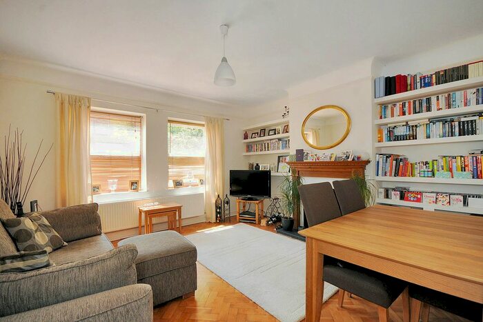 1 Bedroom Flat To Rent In Trinity Road, Wandsworth Common, London, SW17