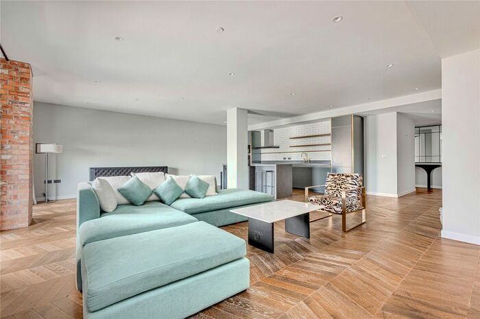 3 Bedroom Flat To Rent In Switch House West, Battersea Power Station, Circus Road West, SW11