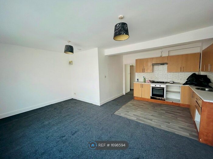 1 Bedroom Flat To Rent In High Street, Chatham, ME4