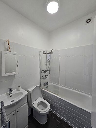 1 Bedroom Flat To Rent In Seven Sisters Road, London, N7